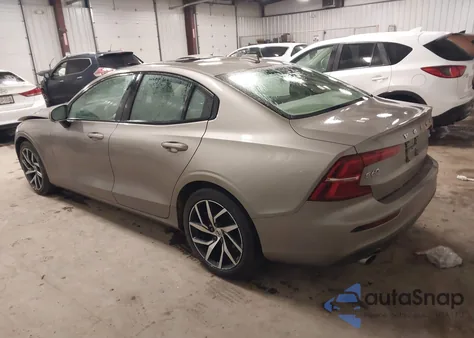 2019 Volvo S60 T6 Momentum z USA, uszkodzony, nr VIN 7JRA22TK6KG016285